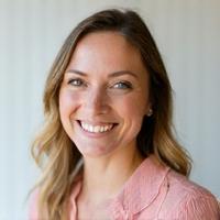 Porträt von Anna Huber, Kundenbetreuung und Design-Assistentin von Ermine Leaf.